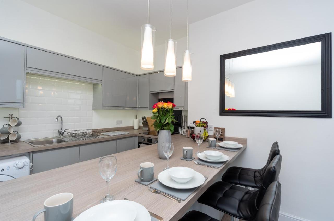 Sea Views Stunning 2 Bedroom Apartment # 로웨스터프 외부 사진