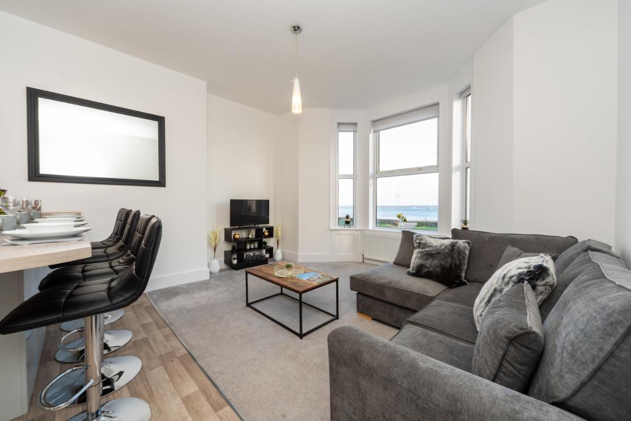 Sea Views Stunning 2 Bedroom Apartment # 로웨스터프 외부 사진