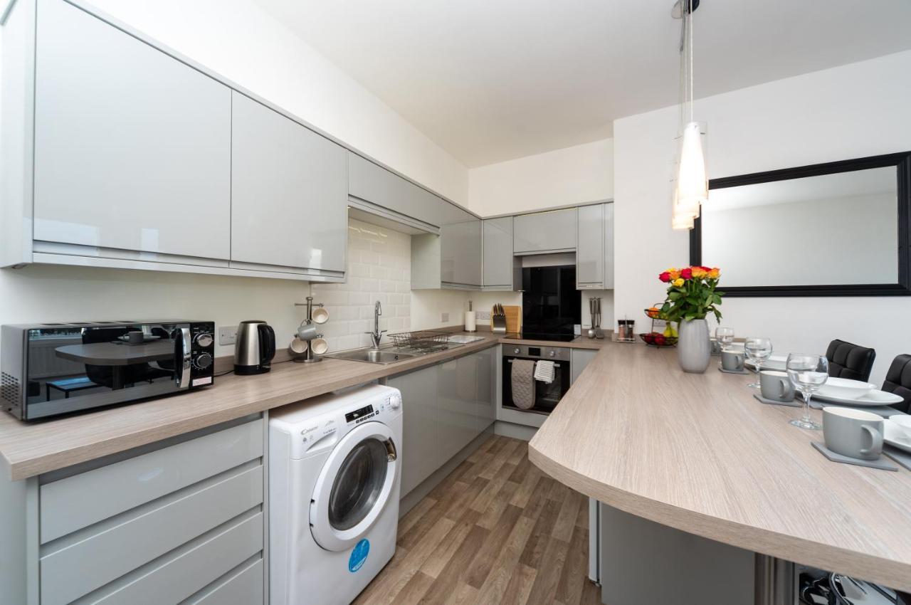 Sea Views Stunning 2 Bedroom Apartment # 로웨스터프 외부 사진
