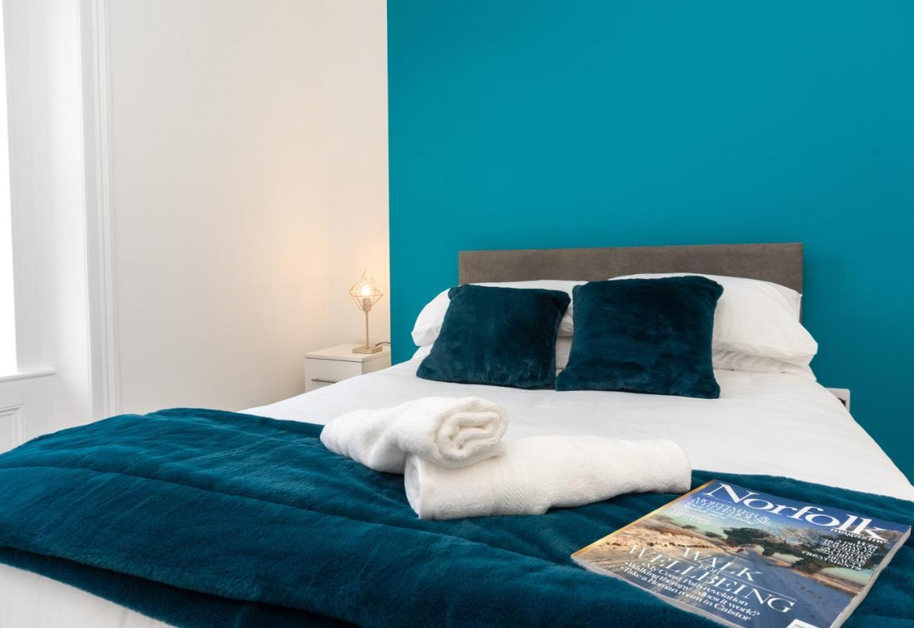 Sea Views Stunning 2 Bedroom Apartment # 로웨스터프 외부 사진